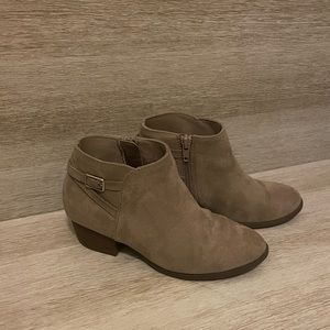 Old Navy girls size 2 ankle booties with side zipper